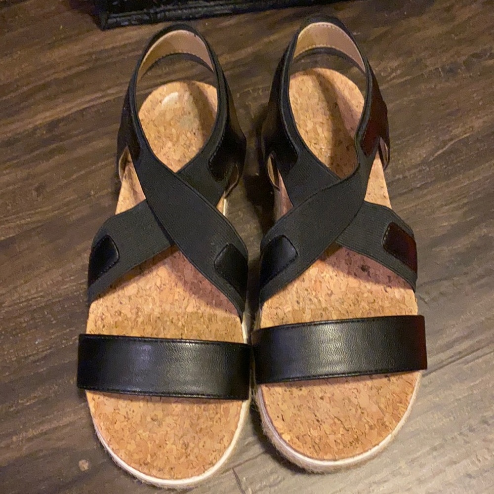 Like new sandals size 6